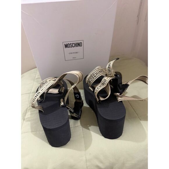 Moschino Logo Tape multi-strap sandals in black and gold - Picture 5 of 12